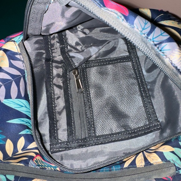 Waterproof Sling Travel Bag - Picture 4 of 9